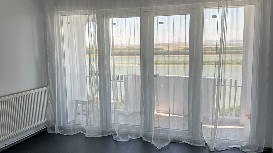 De vanzare apartament cu 3 camere, zona Faleza, etaj 7/8, 149.000 euro - Poză 2