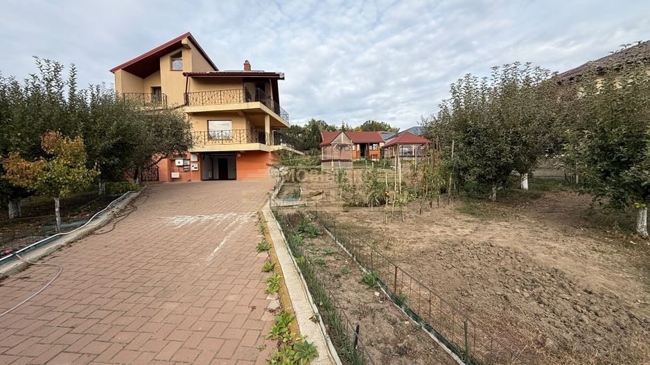 Casă S+P+M de vânzare – Șoseaua Iașului | 1.394 mp teren | - Poză 1