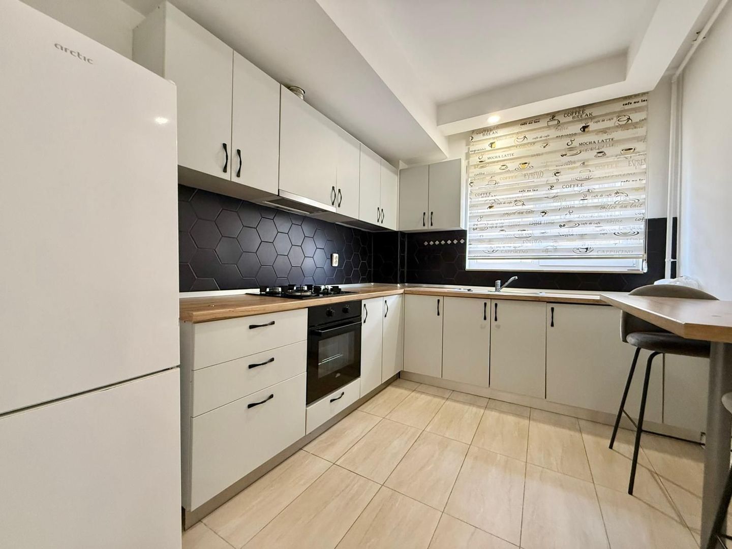 COSMOPOLIS - Apartament cu 3 camere, mobilat si utilat. - Poză 8