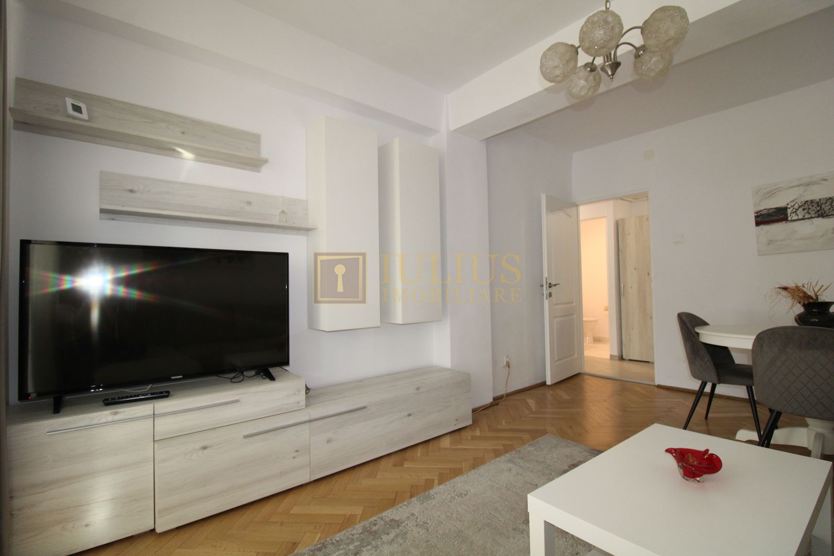 3 camere decomandate, balcon generos de 17 mp, bloc modernizat-Gh Lazăr - Poză 9