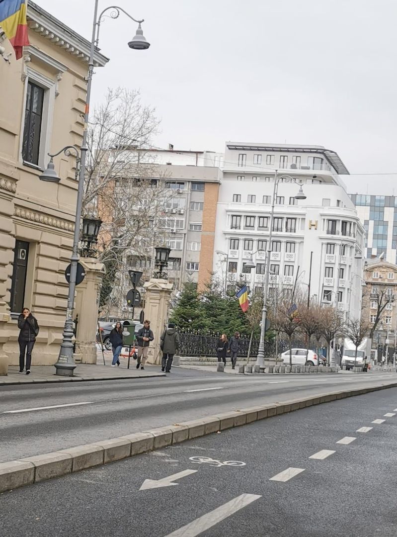 Apartament 4 cam, 30 m Calea Victoriei, 3 minute de Piata Victoriei. - Poză 2