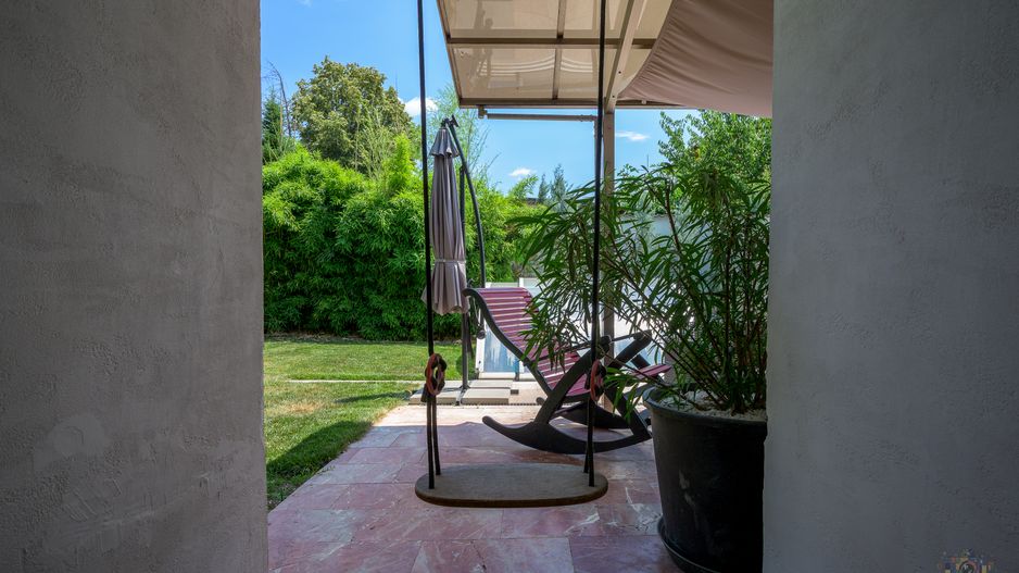 Vilă de arhitectură cu piscină, garaje și teren de 800 mp - Poză 52