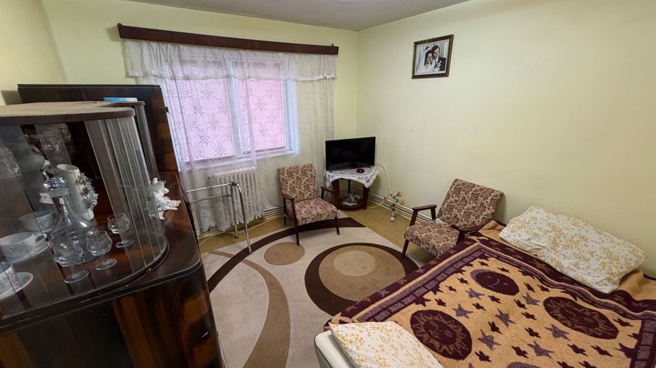Apartament 2 camere, etaj 1 - zona Cetate - Poză 2