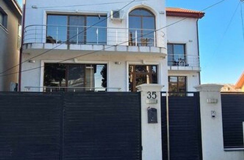 Casă / Vilă cu 8 camere de vânzare - Poză 2