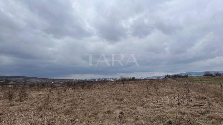 Teren pentru investiție în plină dezvoltare - Poză 1