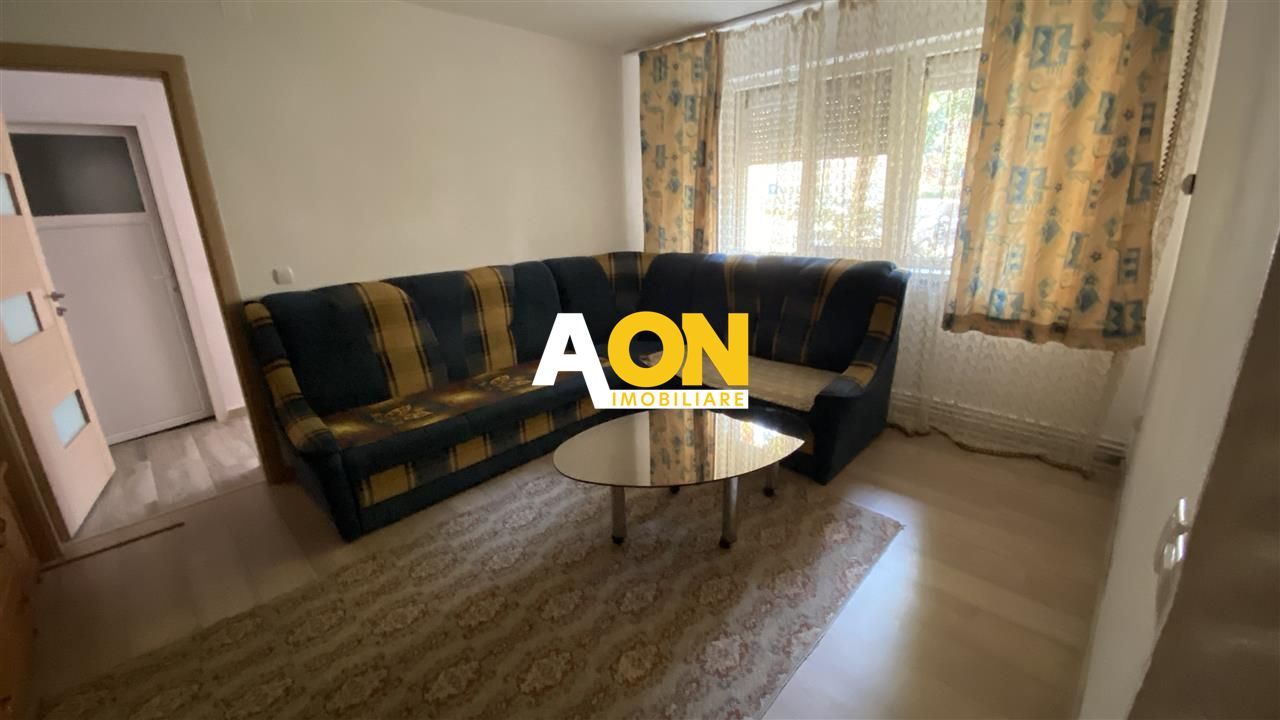Apartament 2 camere, semidecomandat, zona Cetate. - Poză 1