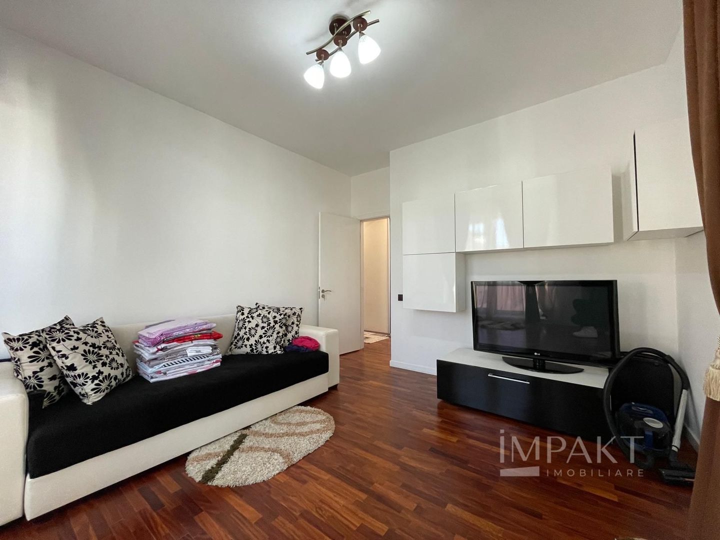 Apartament lux,  prima inchiriere-  4 camere + 2 locuri parcare - Poză 5