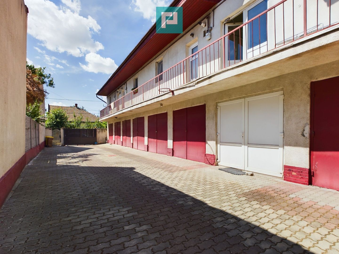 Vilă cu 3 apartamente în zona Parneava - Poză 21