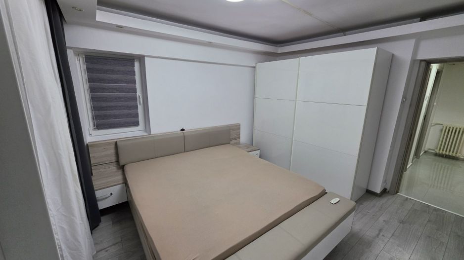 Închiriere 2 Camere Bd. Unirii, Parcare Inclusă, Renovat, 2 Balcoane - Poză 1