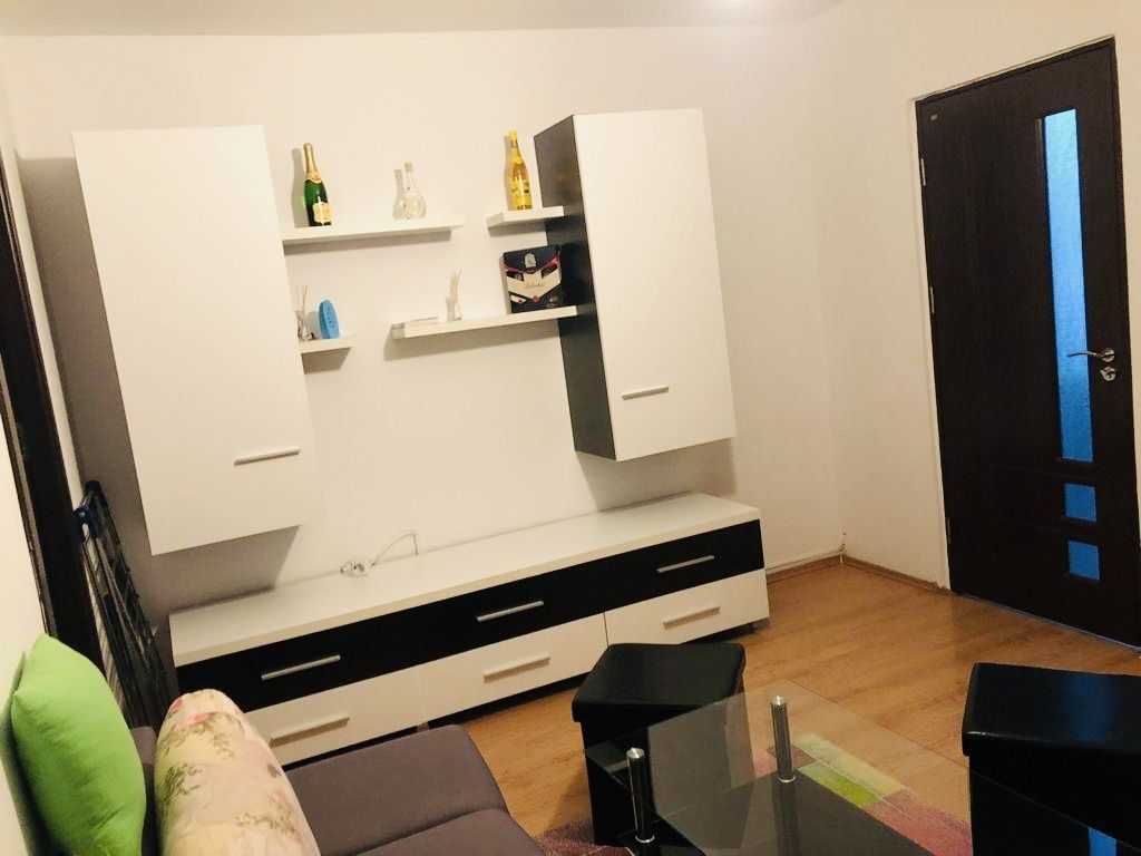 Apartament cu 2 camere semidecomandat zona Rogerius - Poză 4