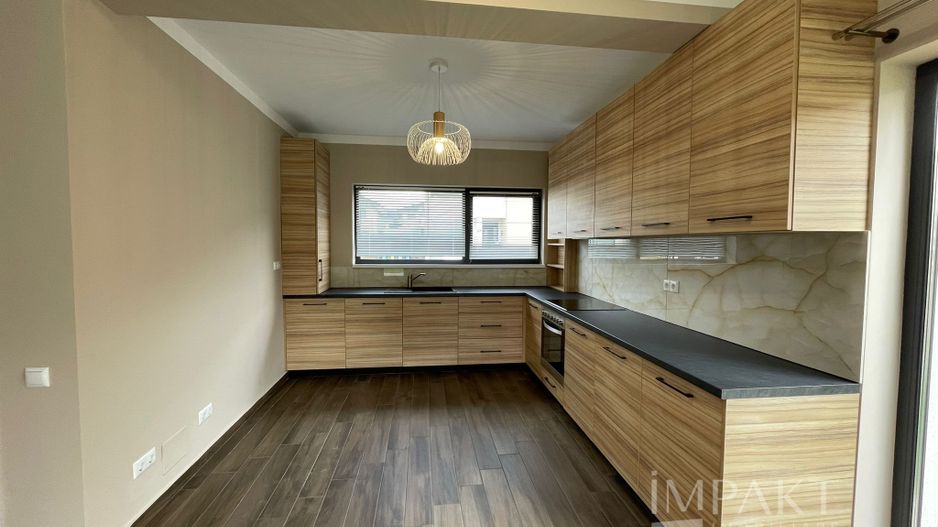 Casă / Vilă cu 4 camere de închiriat - Dezmir - Poză 5