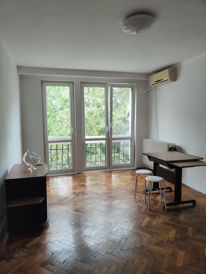 Vanzare apartament luminos de 2 camere in Titan-Lotru, pret negociabil - Poză 3