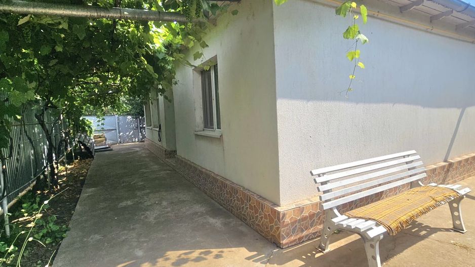 Casa la sol cu teren 1055 mp si livada - Vanatori, Galati - Poză 4