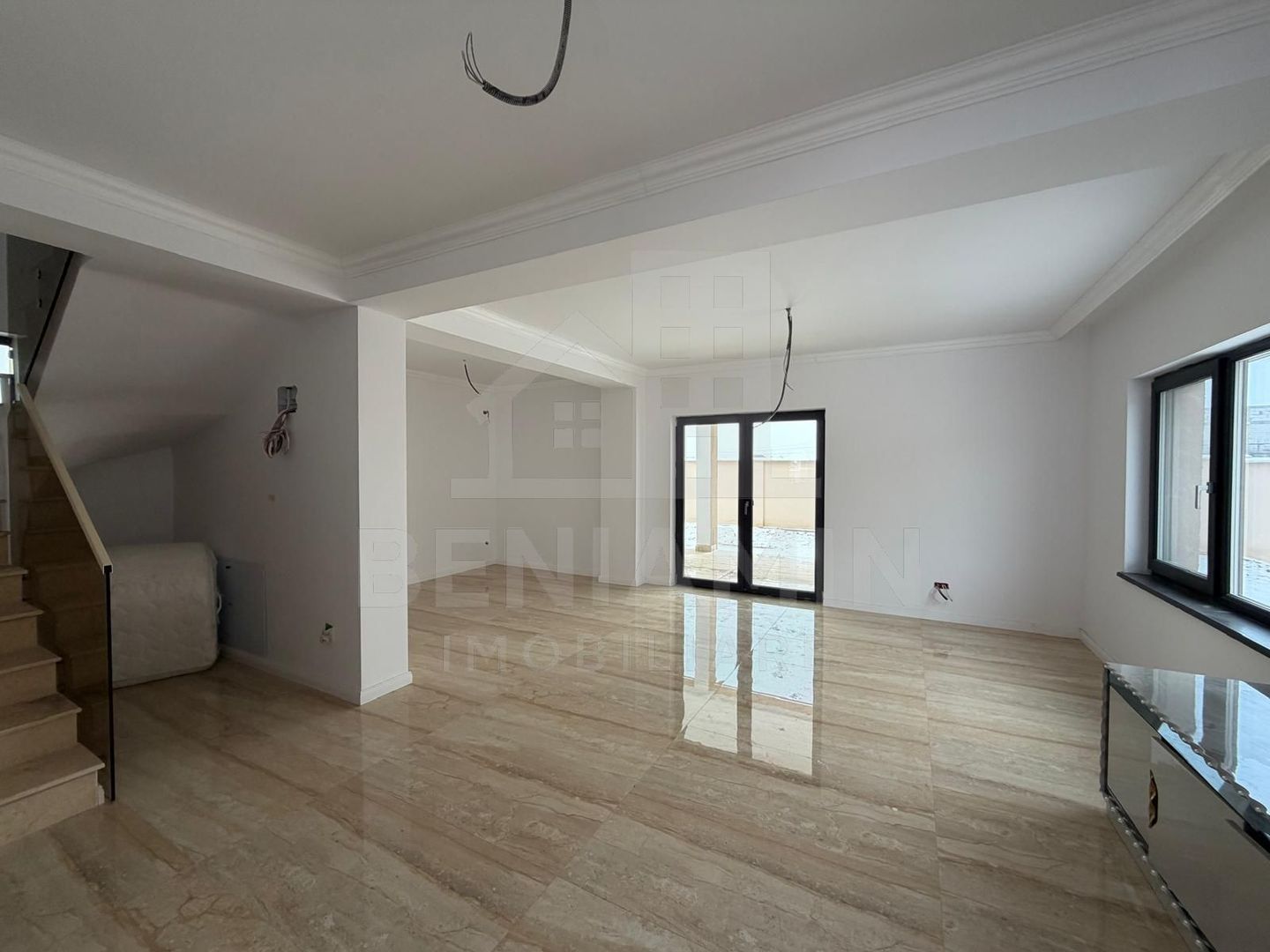 Casa P+1 Toate utilitatile 400mp teren-3 dormitoare-3 bai-La cheie - Poză 2