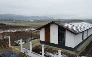 🏡 Casă deosebită de vânzare în Cristian - Poză 1