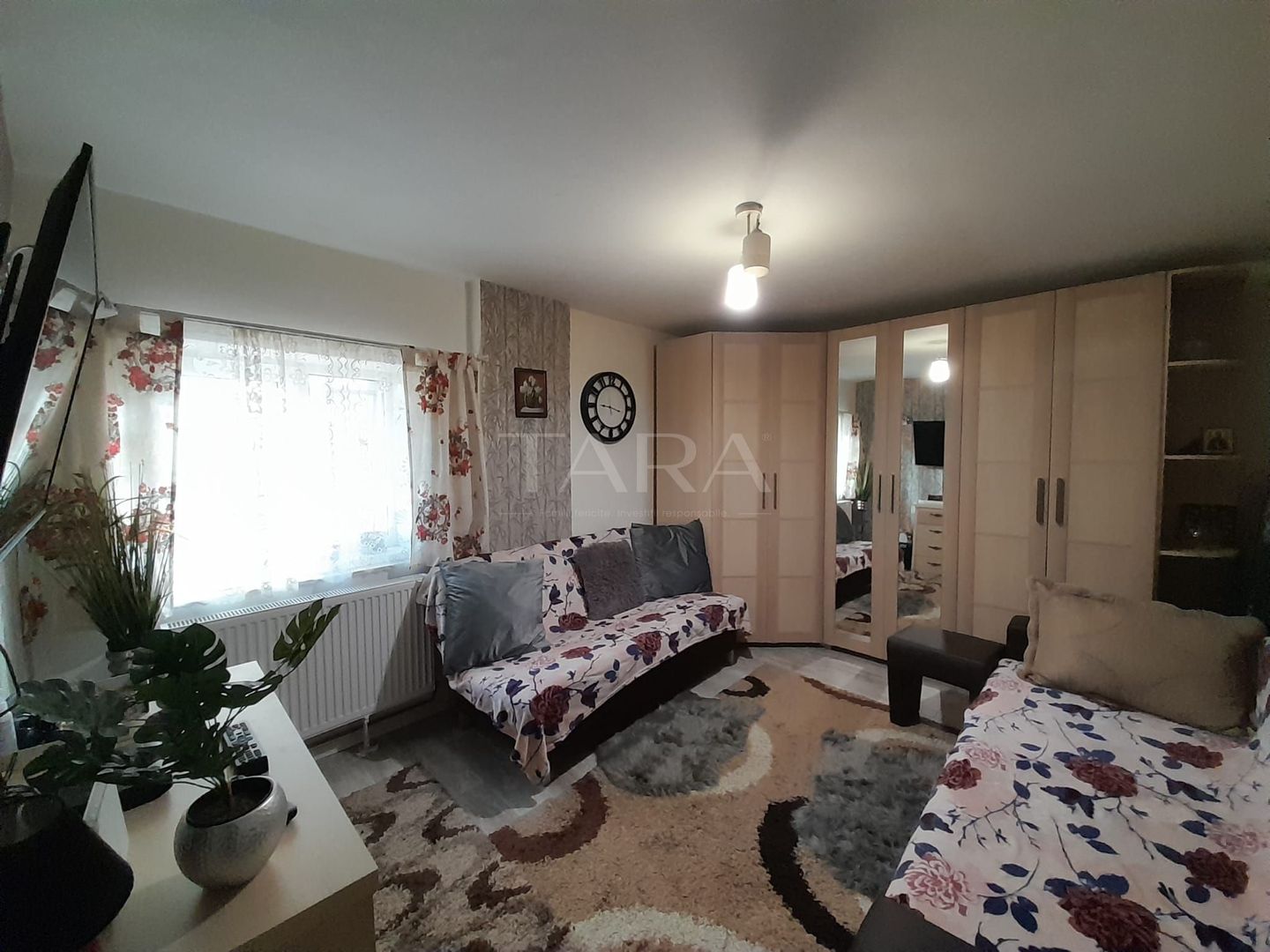 Vanzare apartament la curte comuna in zona centrala - Poză 3