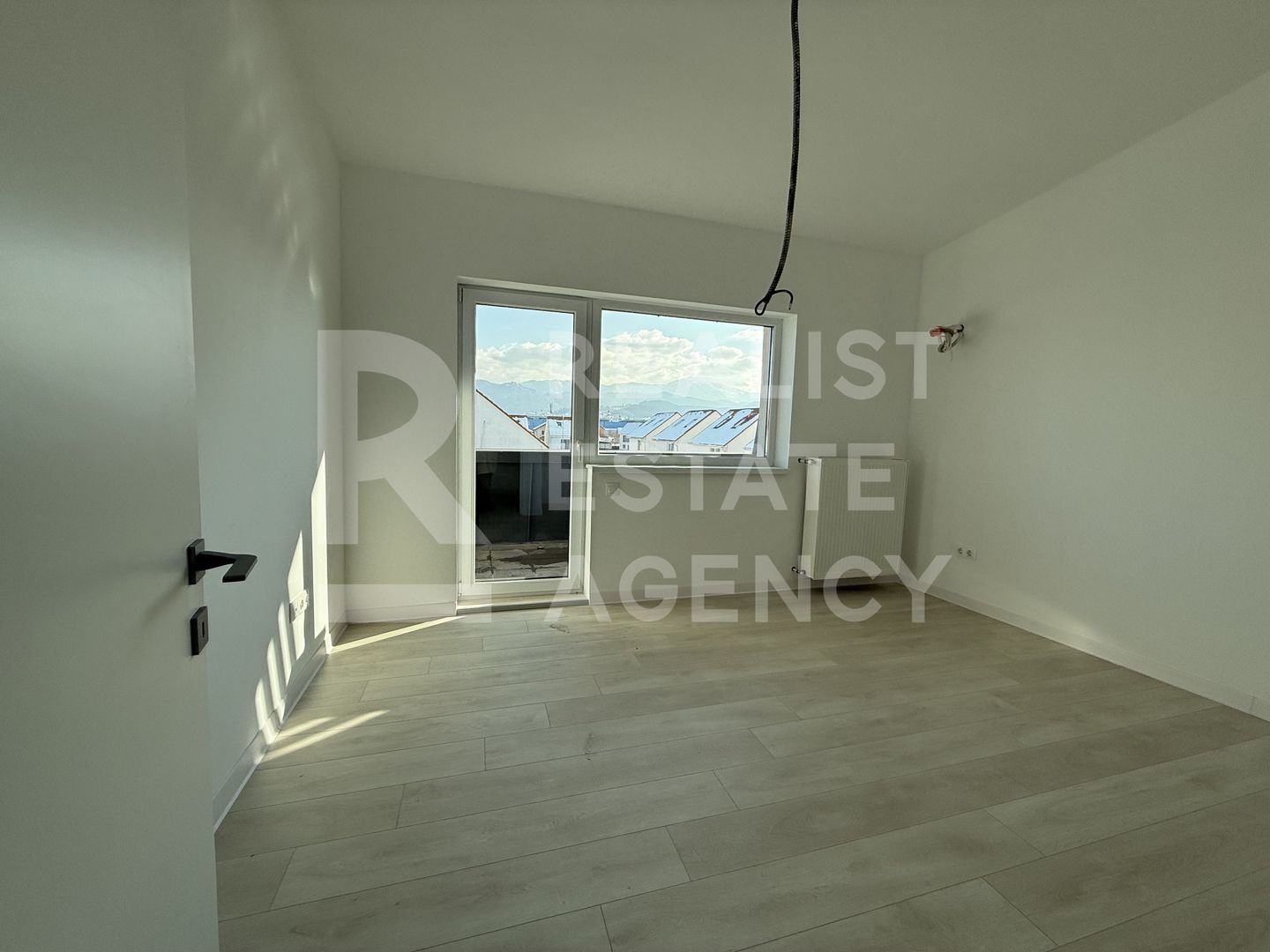 Vânzare apartament cu 2 camere.Priveliște spre munte. - Poză 4