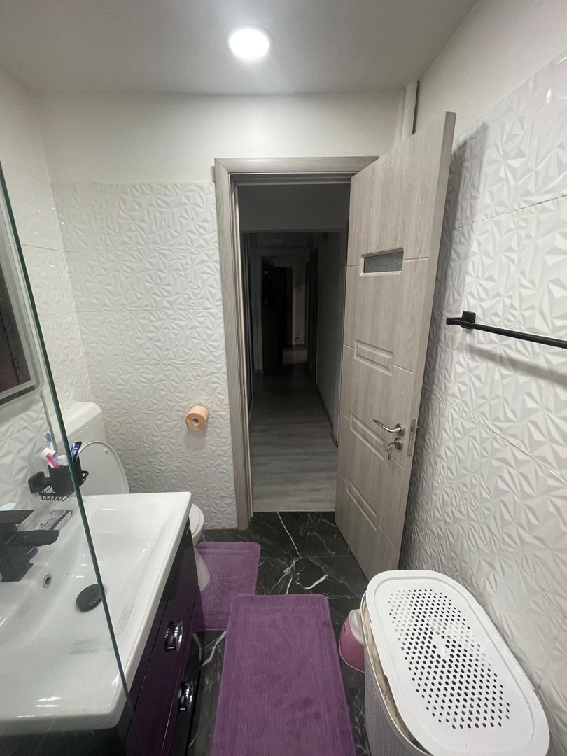 Vanzare apartament 3 camere in Titan, 5 minute metrou Grigorescu, renovat total - Poză 8