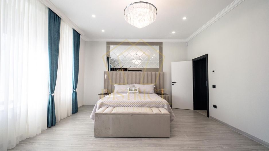 Vilă de LUX cu piscină, 278 mp utili și teren de 1.780 mp I Sag - Poză 11