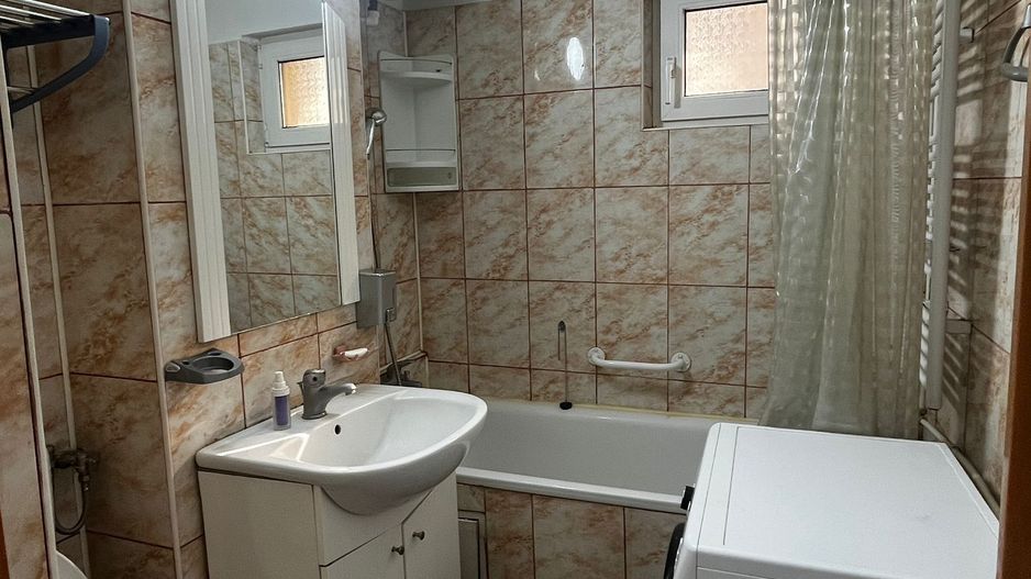 Apartament 3 camere, pet friendly, etaj 1/10, balcon, metrou la scară - Poză 9