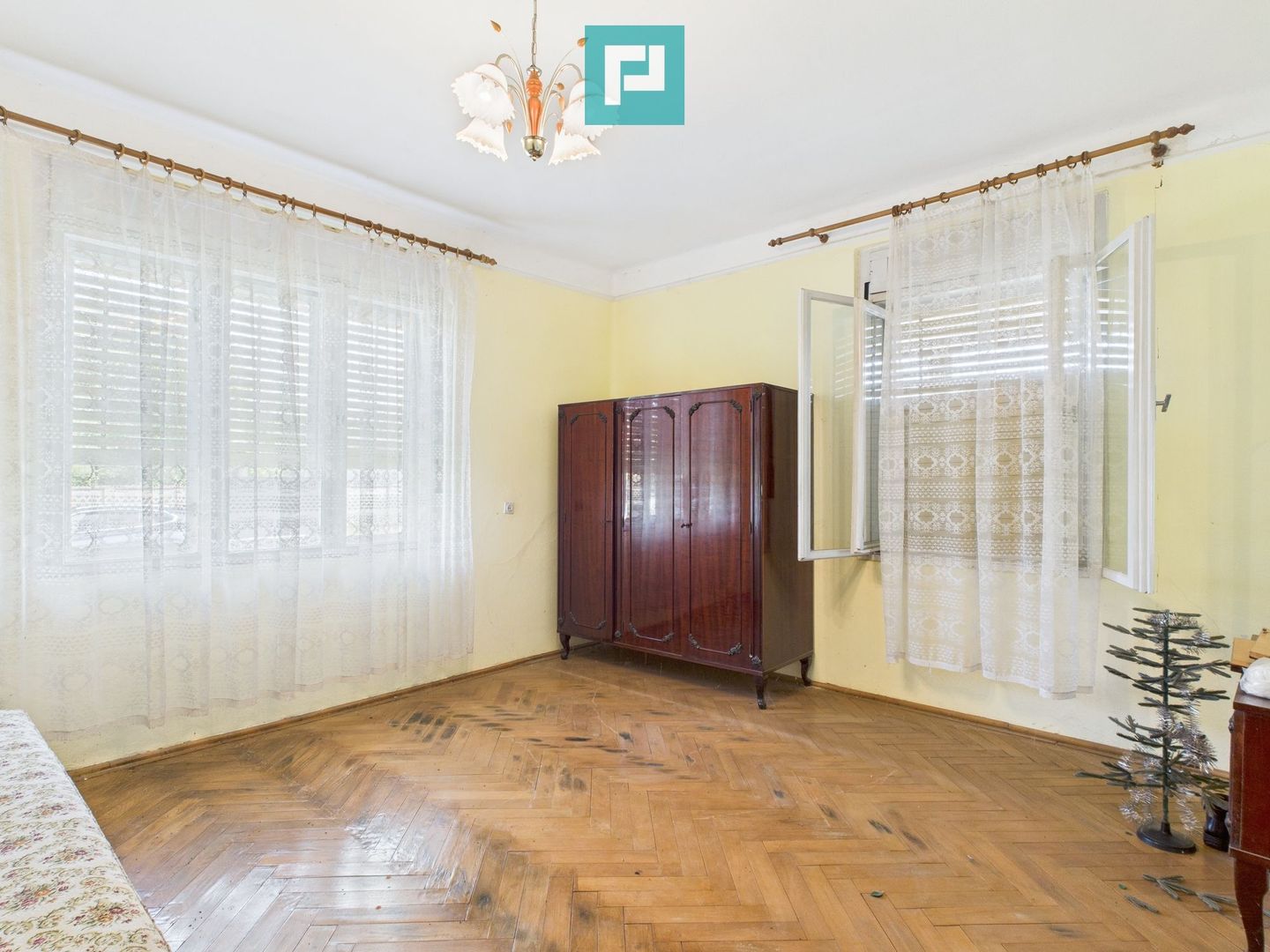 Casă cu teren generos, zonă centrală, Curtici - Poză 18