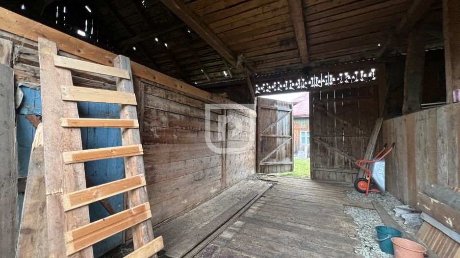 De vanzare casa, atelier fierarie, 4 anexe - 2507 mp in Manastirea Humorului - Poză 8