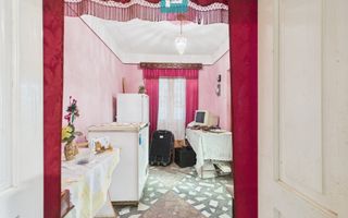 Casă cu 4 camere și teren de 2880 mp în Fiscut - Poză 7