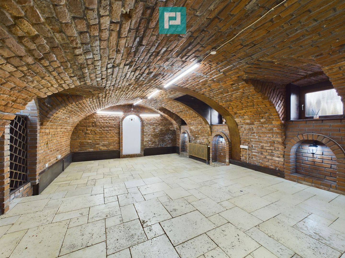 Spațiu Ultracentral Demisol de închiriat - Poză 1