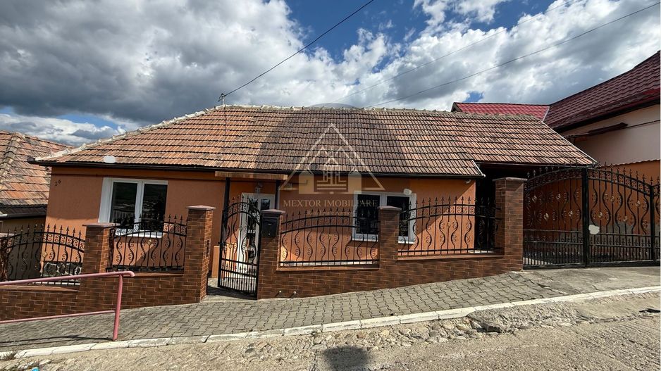 Casa de 3 camere, Medias. - Poză 2