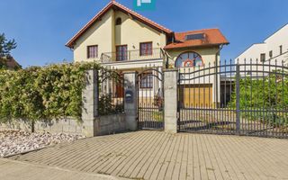 Vilă cu arhitectură deosebită în Aradul Nou - Poză 2