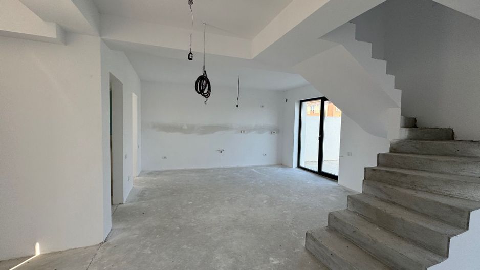 Vila Otopeni Odaile, curte GENEROASA 390m2 - Poză 3