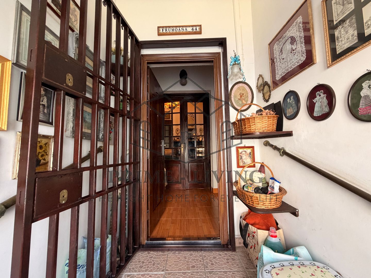 APARTAMENT PARTER + DEMISOL LA VÂNZARE ÎN ZONA VICTORIEI - Poză 1