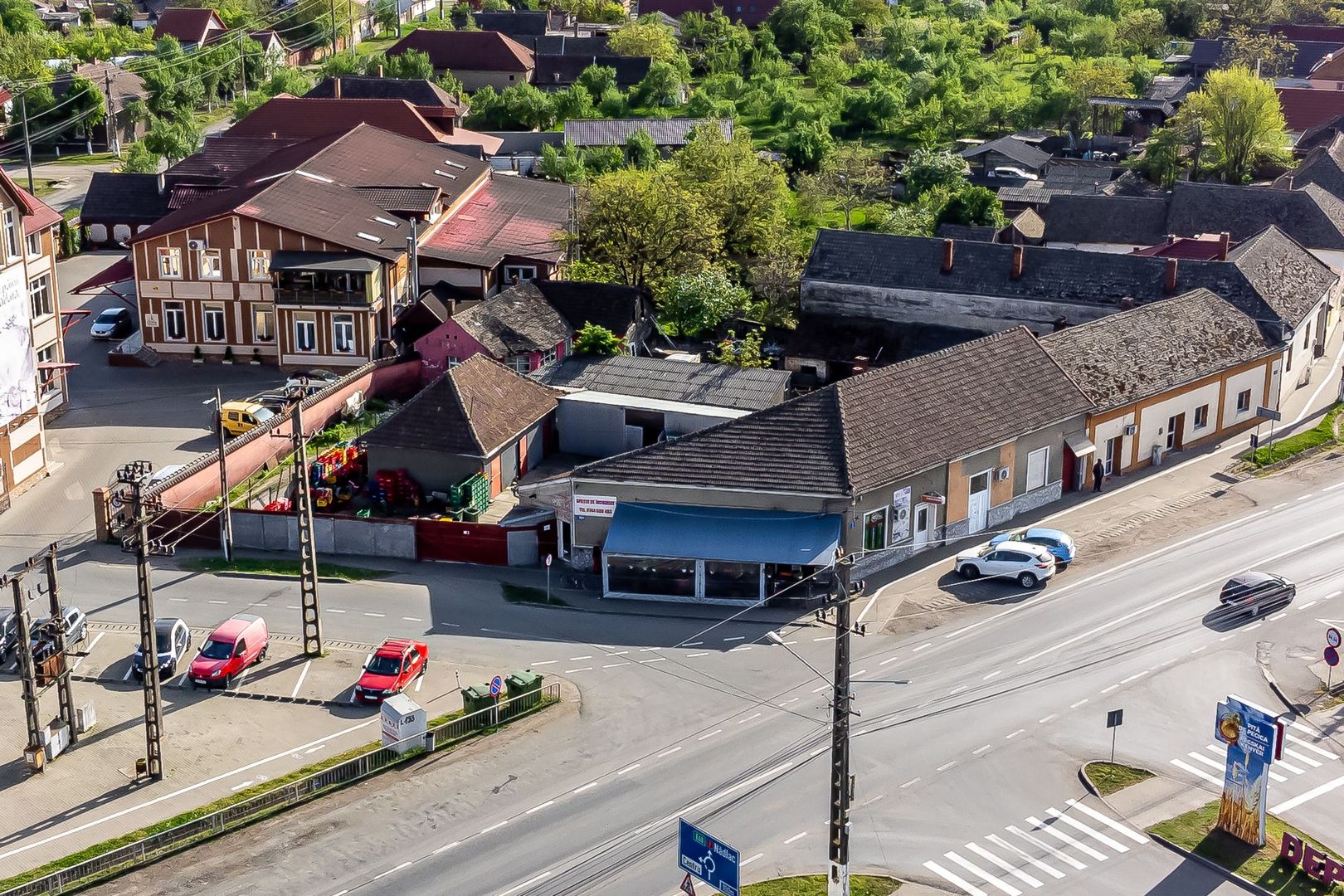 Imobil cu spații comerciale bine poziționat. pe DN în Pecica. - Poză 7