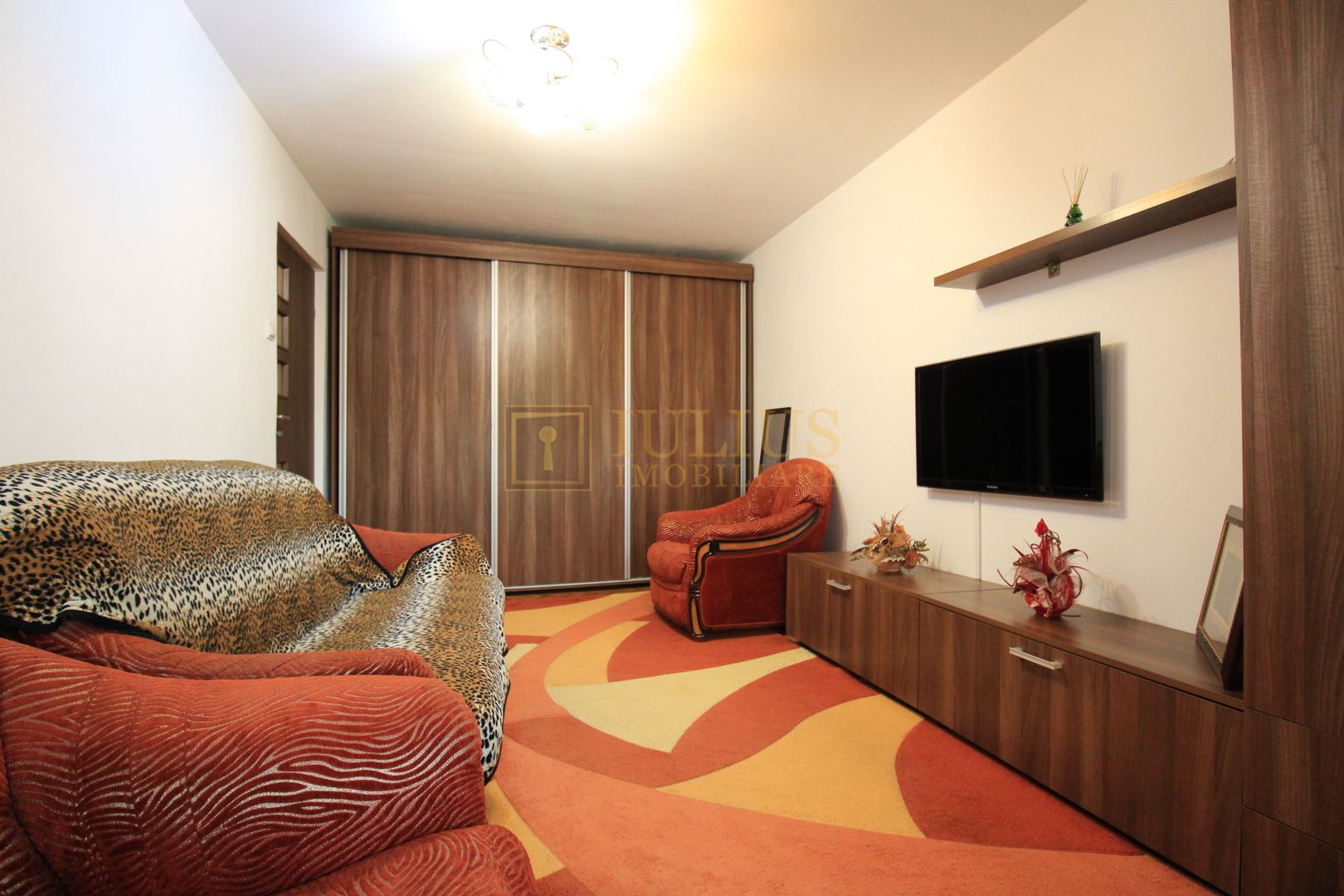 Zona Lipovei, 2 camere,  centrala proprie - Poză 1