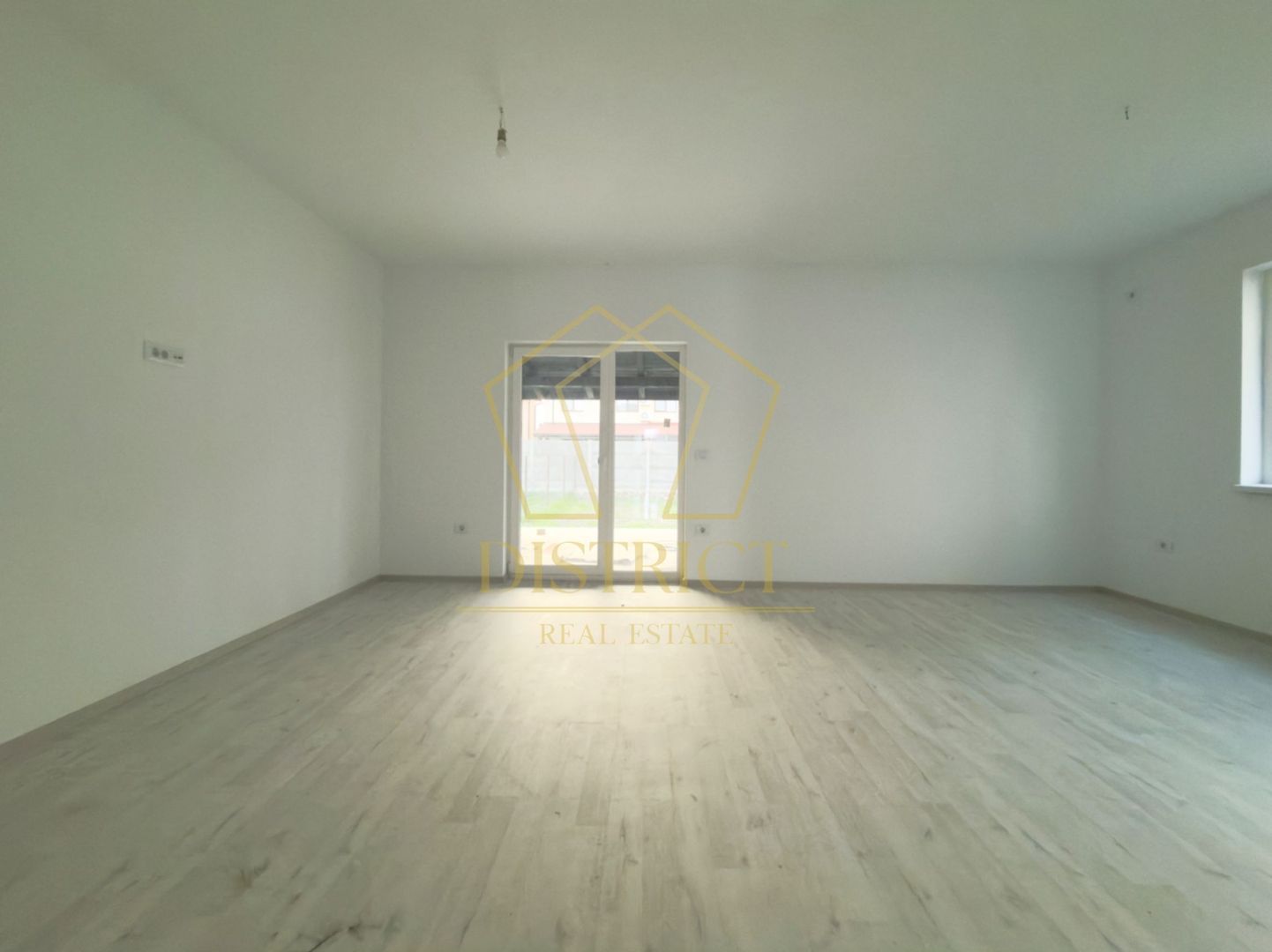 Duplex spatios cu 4 camere si 3 bai | Predare la cheie | Covaci - Poză 2