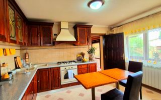 Cauți o casă mare sau spațiu pentru business? Aici le ai pe ambele! - Poză 4