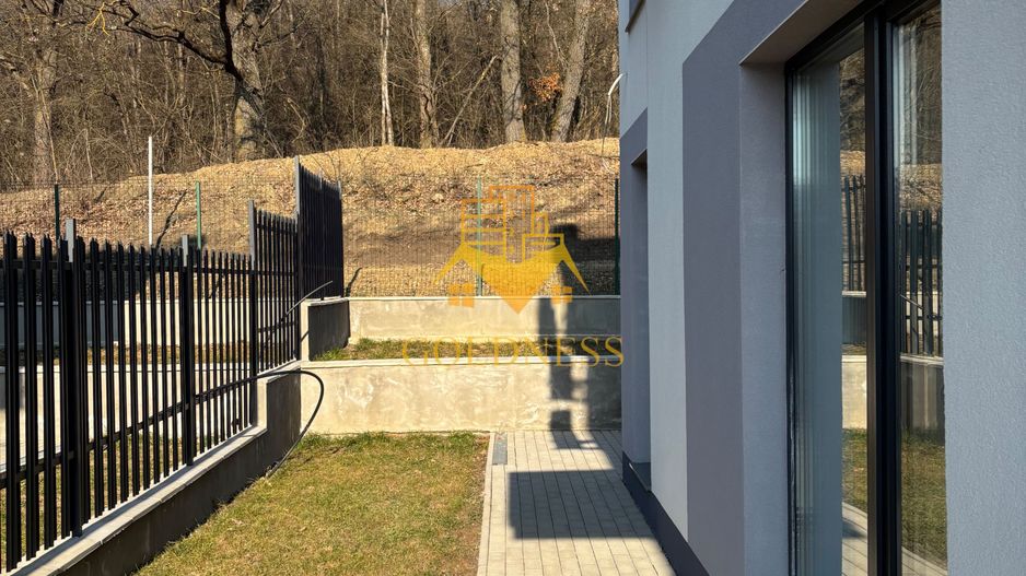 Duplex lux, de închiriat, 5 camere, parcare, curte, terasă,220mp teren - Poză 18