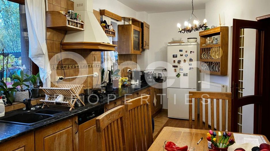 Vilă de închiriat – 260 mp utili, teren 1300 mp, 5 dormitoare, 3 băi, 3 balcoane - Poză 4