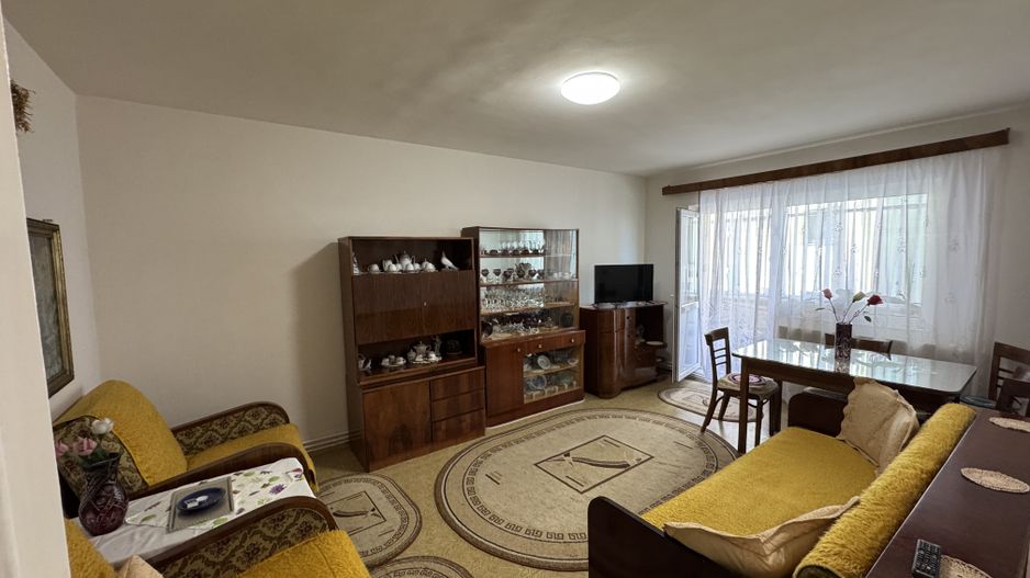 Apartament decomandat cu 3 camere in Centrul Civic, strada Mihai Viteazul - Poză 1