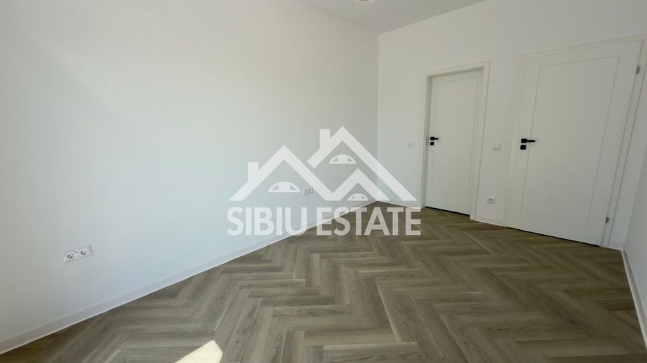 Apartament la CHEIE, 3 camere, parcare si boxa - Poză 4