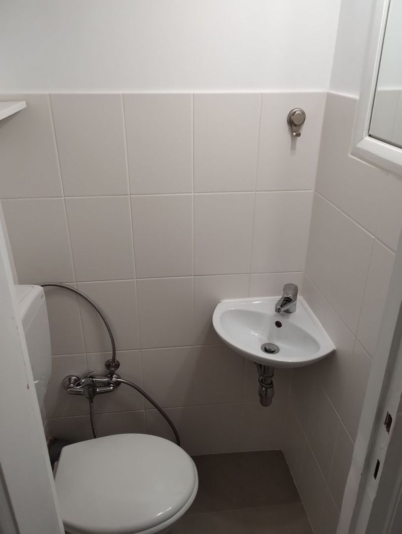 Închiriez apartament 3 camere, Calea Calarasi,renovat,centrală proprie - Poză 9