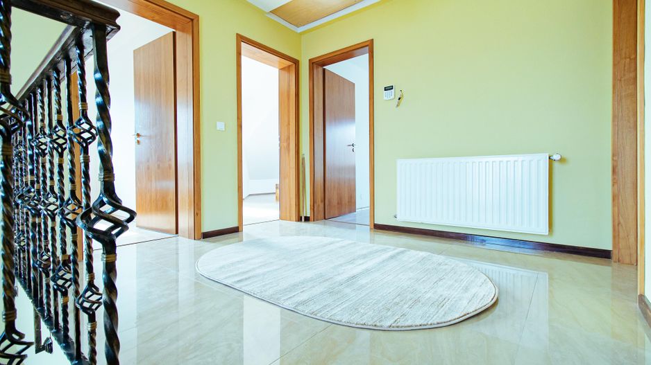 Casă nouă, intrare Stupini - Poză 31