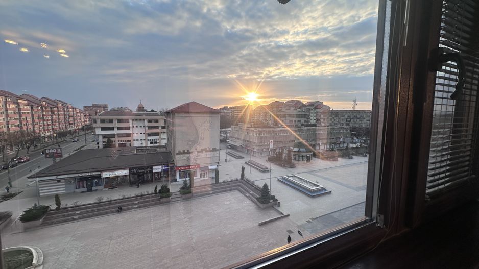 DE ÎNCHIRIAT! Apartament în inima Municipiului Târgoviște! - Poză 1