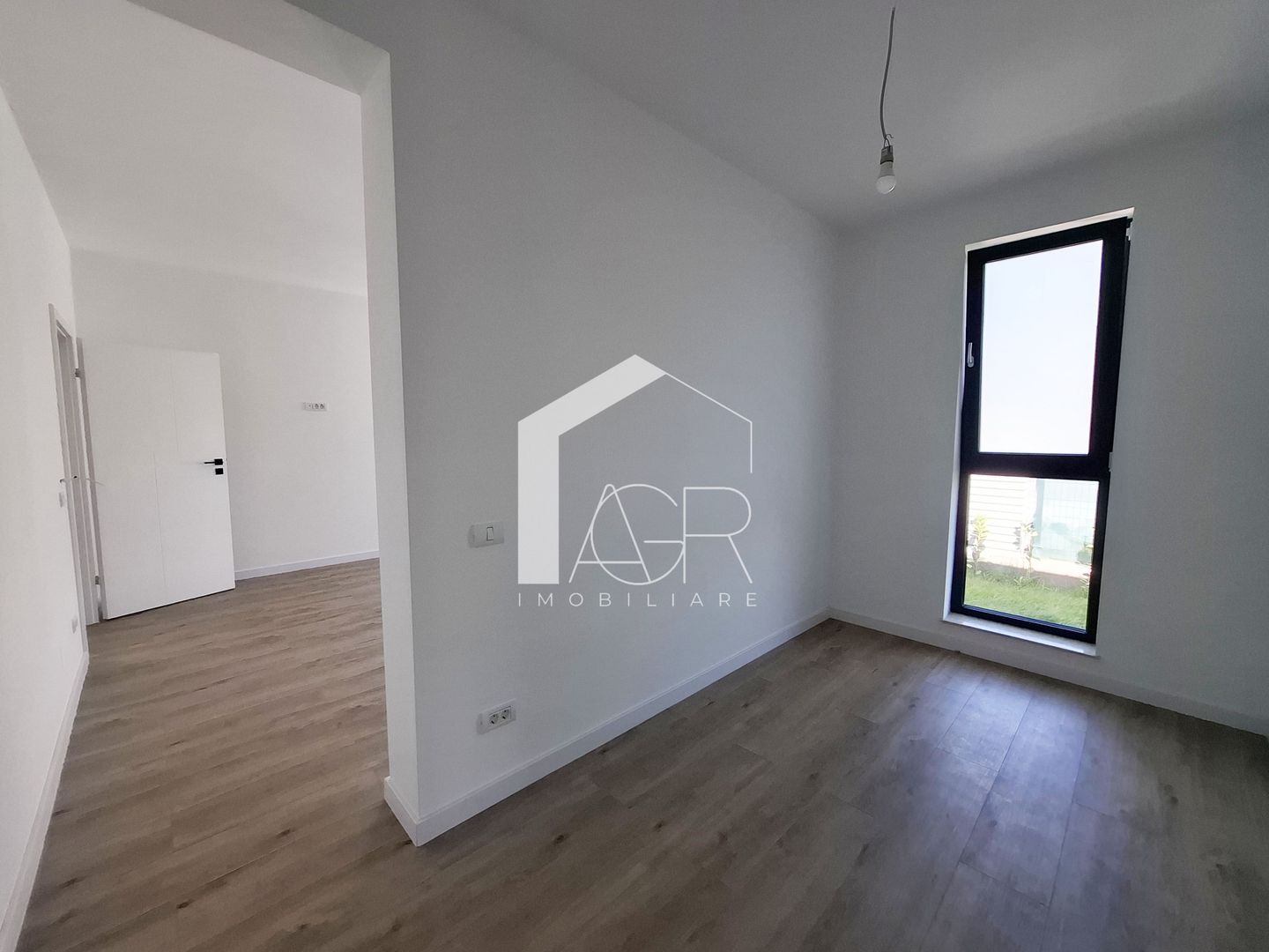 Casa cu 4 camere de vanzare, Bucov, Mica Roma - Poză 9