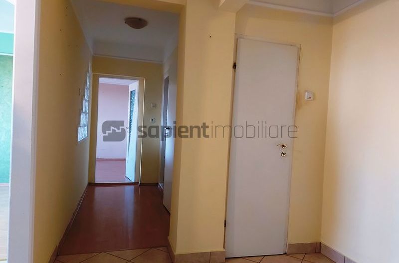 Ap.cu 3 camere, tip U, in Cantemir - Poză 12