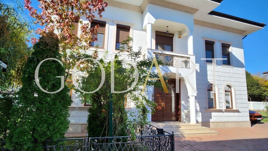 Resedinta exclusivista | Curte generoasa | Erou Iancu Nicolae - Poză 1