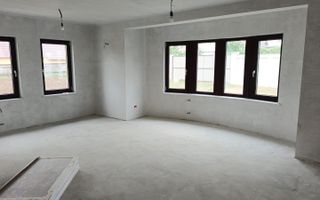 Casă/Vilă Dumbrăveni/Suceava - Poză 1