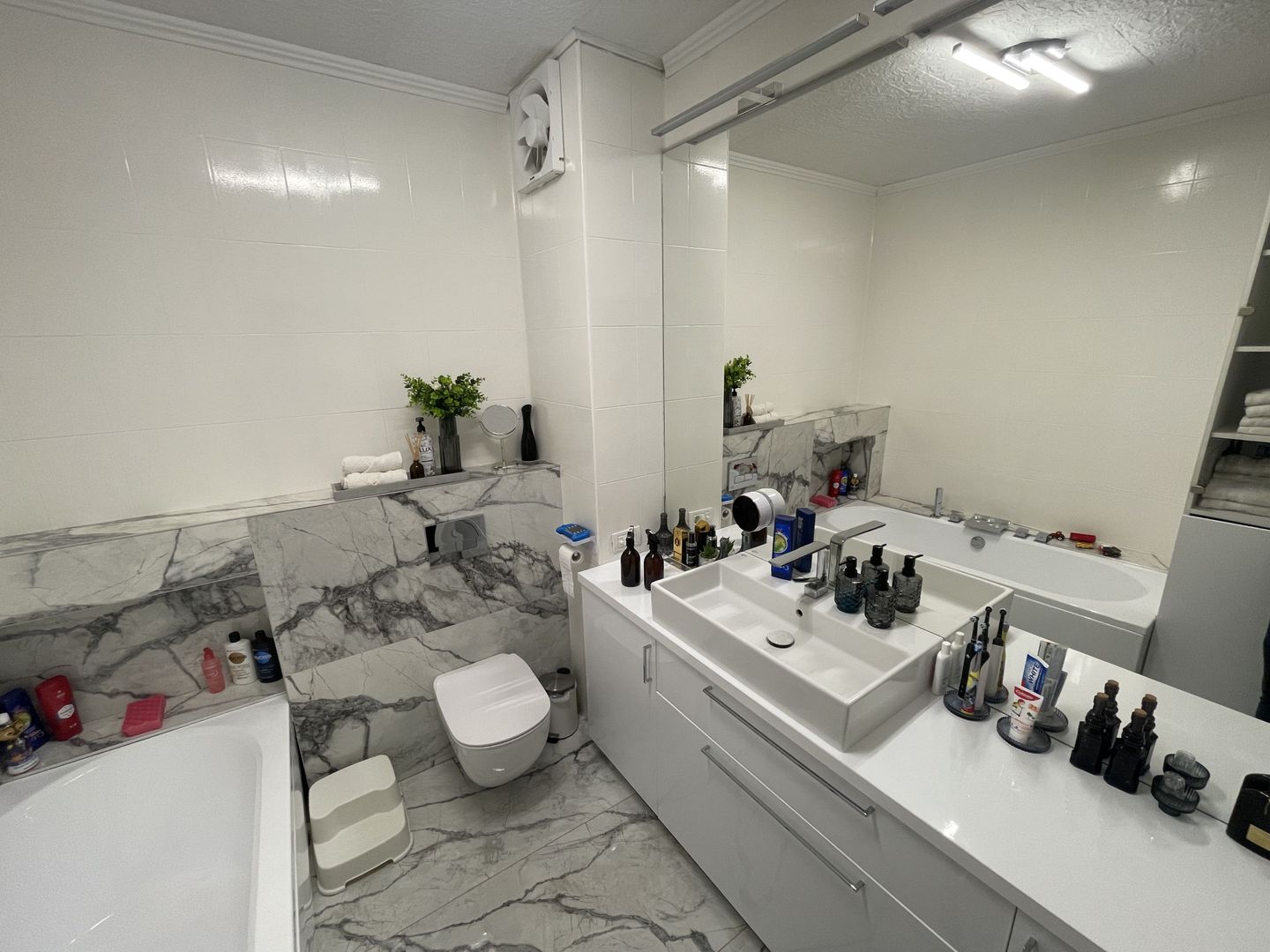 Casa S+P+E+M | 605 mp utili | 10 camere | 3 bucatarii | 4 bai | 3 terase | Garaj - Poză 28