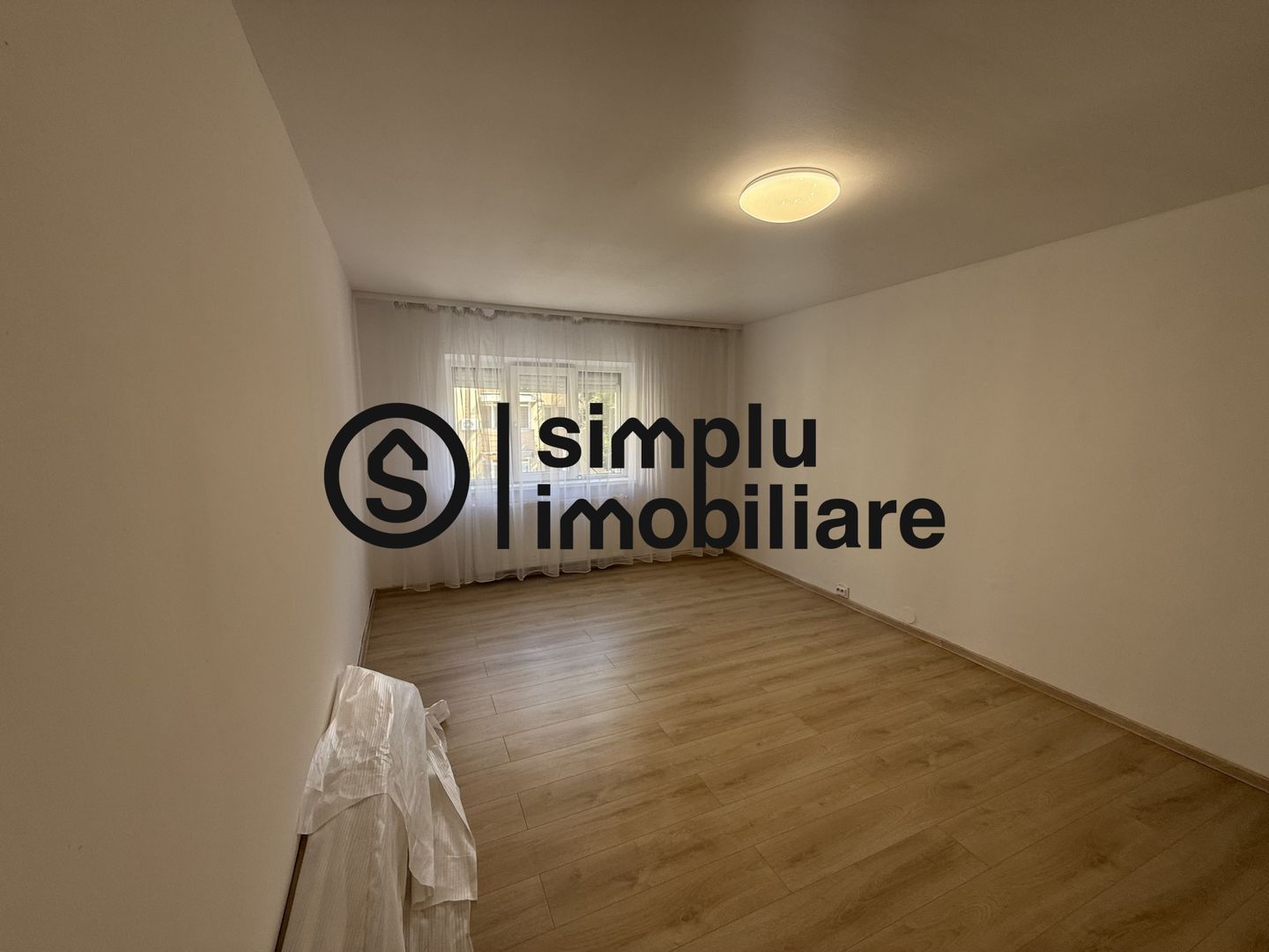 2 decomandate, centrala, etaj 1/4 - 1 Mai - Poză 5
