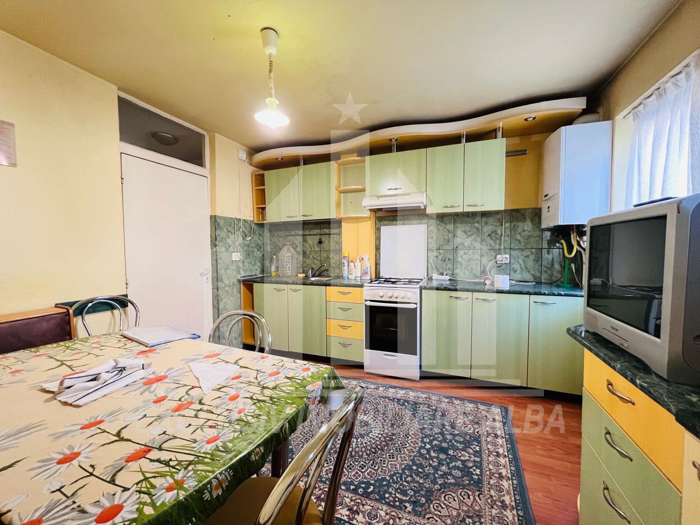 Apartament 3 camere de vanzare, zona Cetate, etaj 1, decomandat - Poză 2